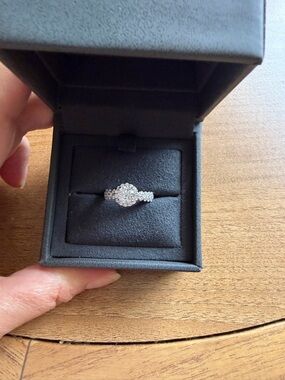 14kt white gold Vera Wang Halo ring